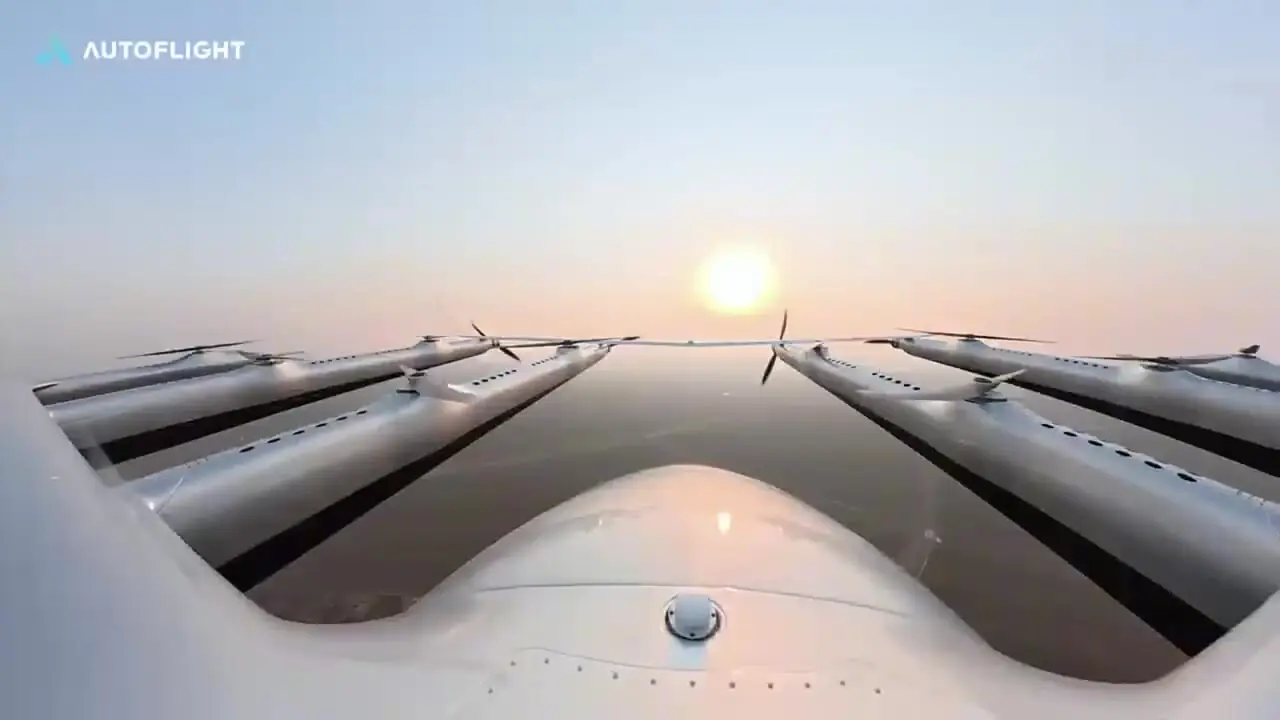 بزرگترین خودروی پرنده جهان رونمایی شد