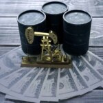 تاجگردون: اگر هیئت امنا پول نفت را پس ندهد، دارایی آنها مصادره می شود.