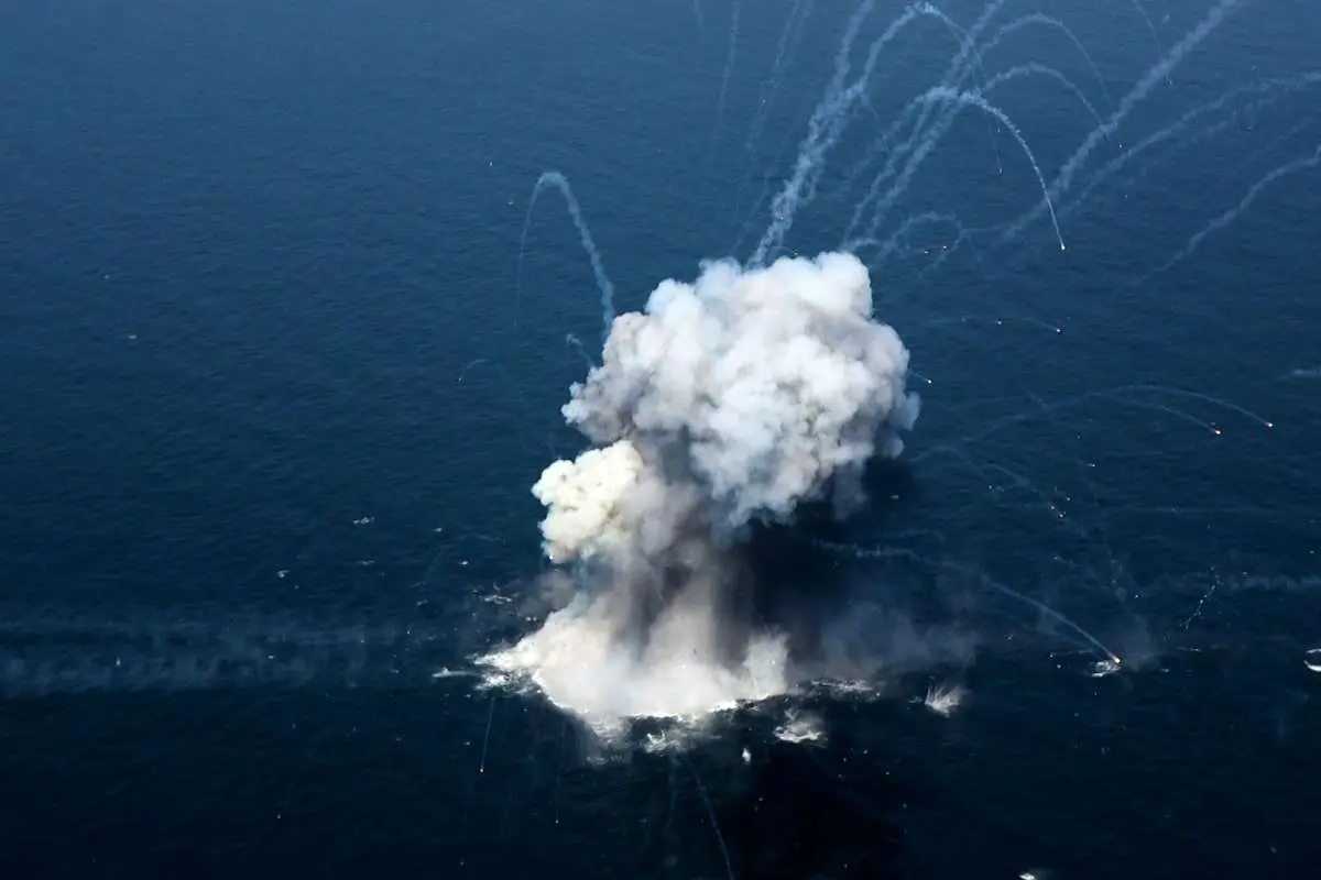 تصاویر; رزمایش کنترل هوشمند در تنگه هرمز