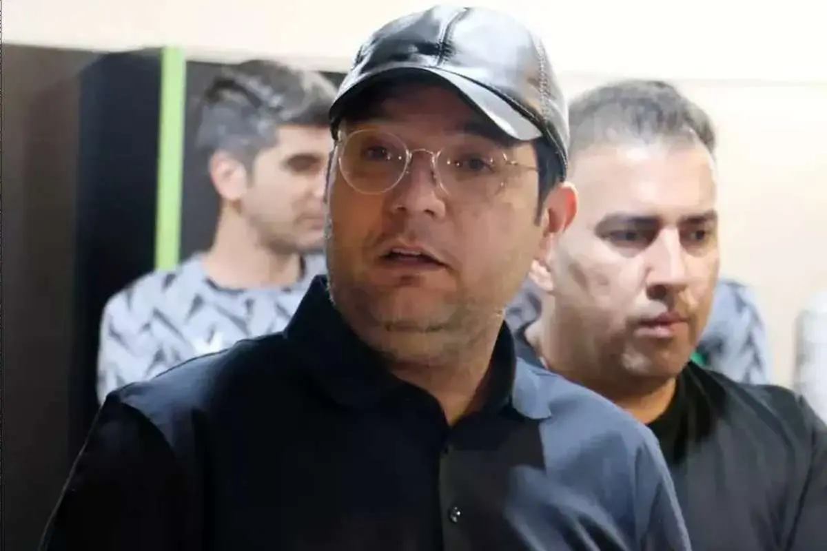 تصویر سرمربی تراکتورسازی و ستاره جنجالی در آغوش یکدیگرند!