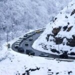 جاده چالوس یکطرفه شد/ برف و باران در 4 محور استانی