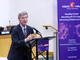 جفری ساکس: ترامپ دست نشانده اسرائیل است