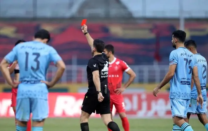 داوری بازی پرسپولیس - چادرملو; پنالتی بود؟