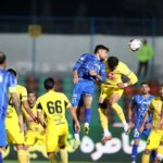 داوری که صحنه های جنجالی بازی استقلال - فجرسپاسی را کارگردانی کرد; پنالتی بود؟