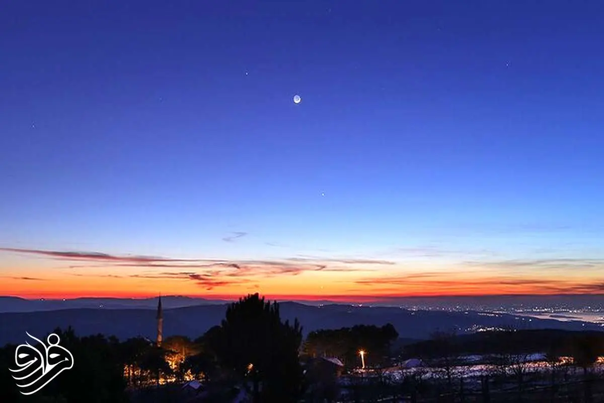 رقص ماه و سیارات در گرگ و میش زمستان
