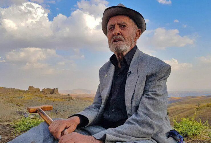 ریزعلی خواجوی; قهرمان زنده عشق است! 16 ریزعلی خواجوی; قهرمان زنده عشق است!