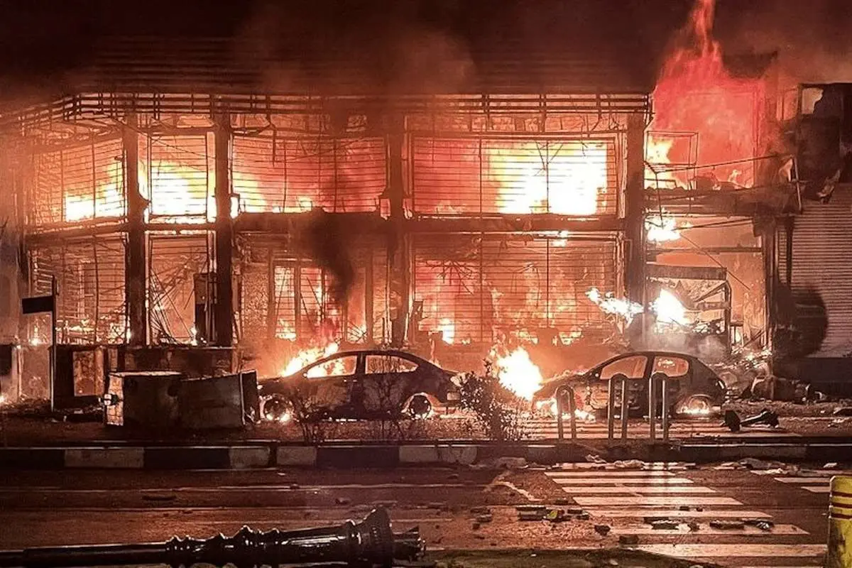 شهروندان برای جبران خسارات مالی ناشی از حوادث دی ماه به فرمانداری مراجعه کنند.