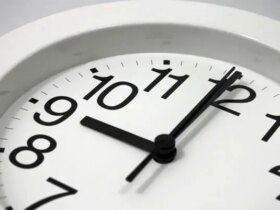 لایحه ای که ساعت رسمی کشور را تغییر می دهد. من هنوز بلاتکلیف هستم