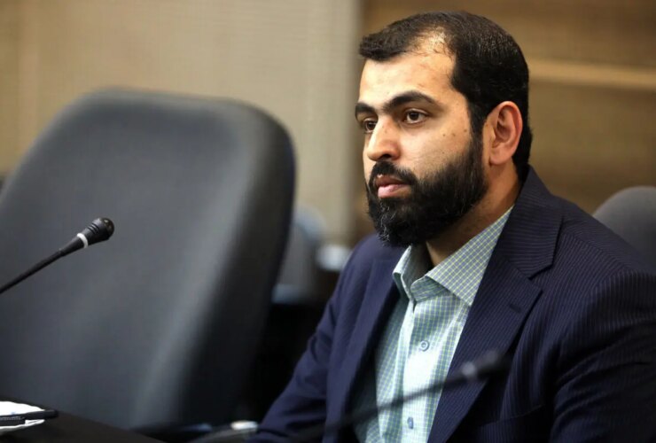 نجابت: ما یک چشم به میز مذاکره داریم و چشم دیگر ما به ماشه موشک