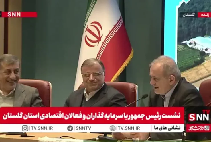 پزشکان در حال شعر ترکی در جمعی از فعالان اقتصادی