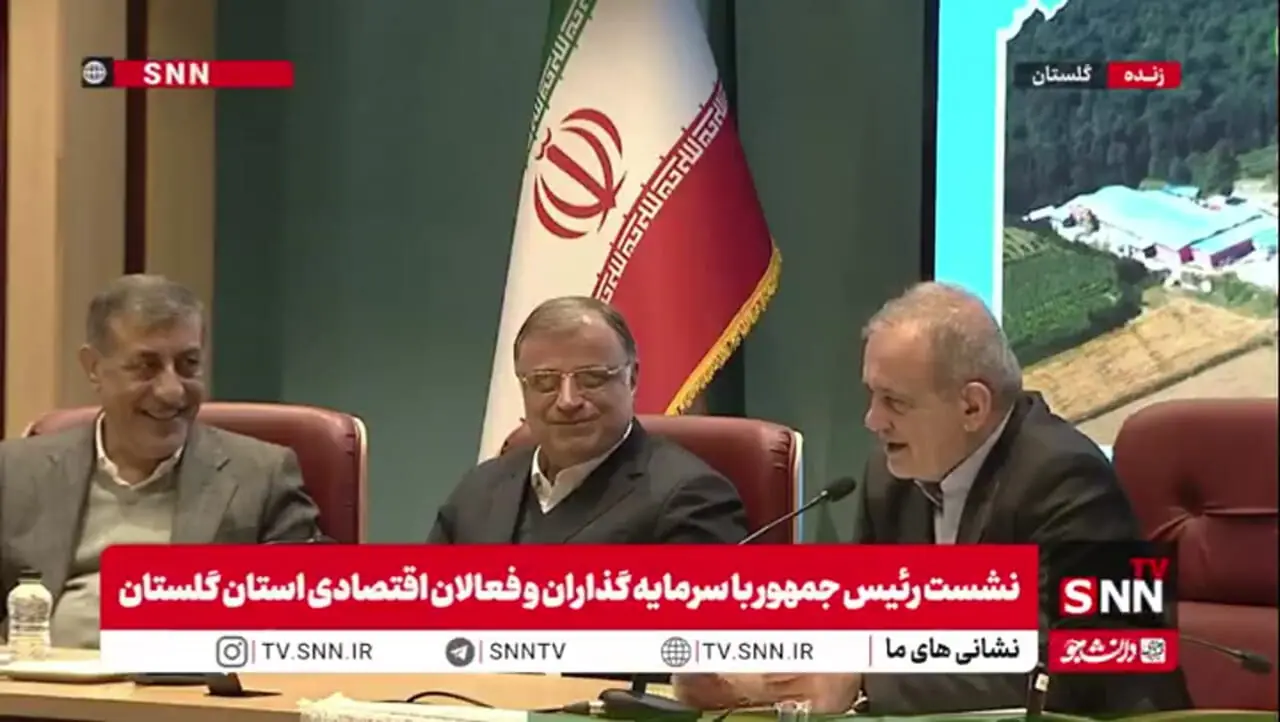 پزشکان در حال شعر ترکی در جمعی از فعالان اقتصادی