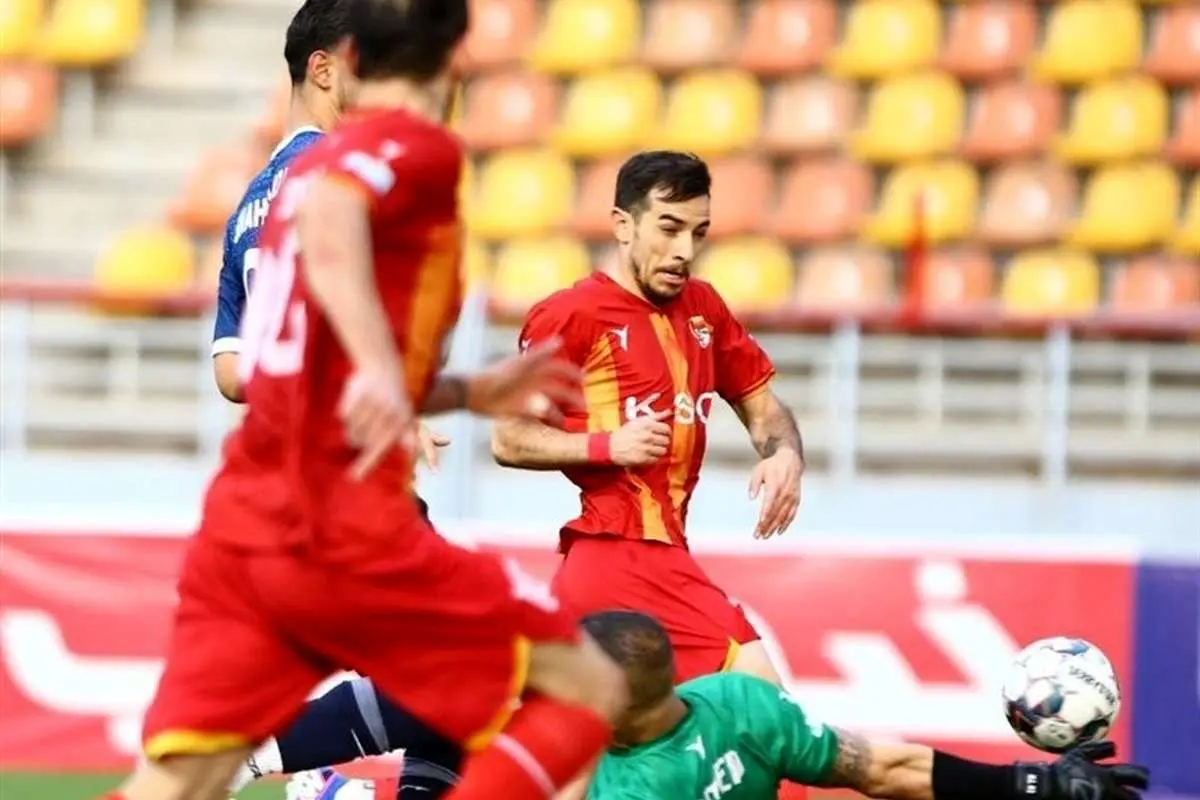پیروزی 2-1 فولاد مقابل ذوب آهن؛ سه امتیاز طلا با معاوضه طلا