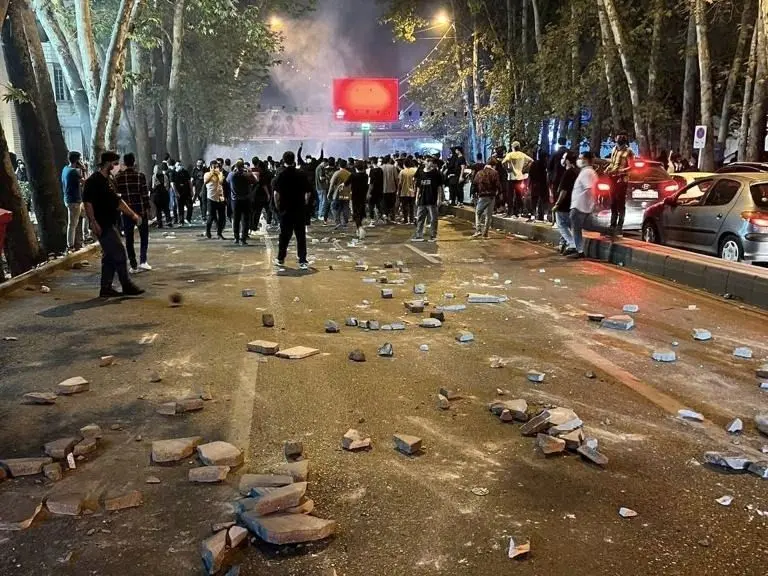 چرا خشونت به وجود آمد و چگونه جامعه می تواند از این وضعیت رهایی یابد؟