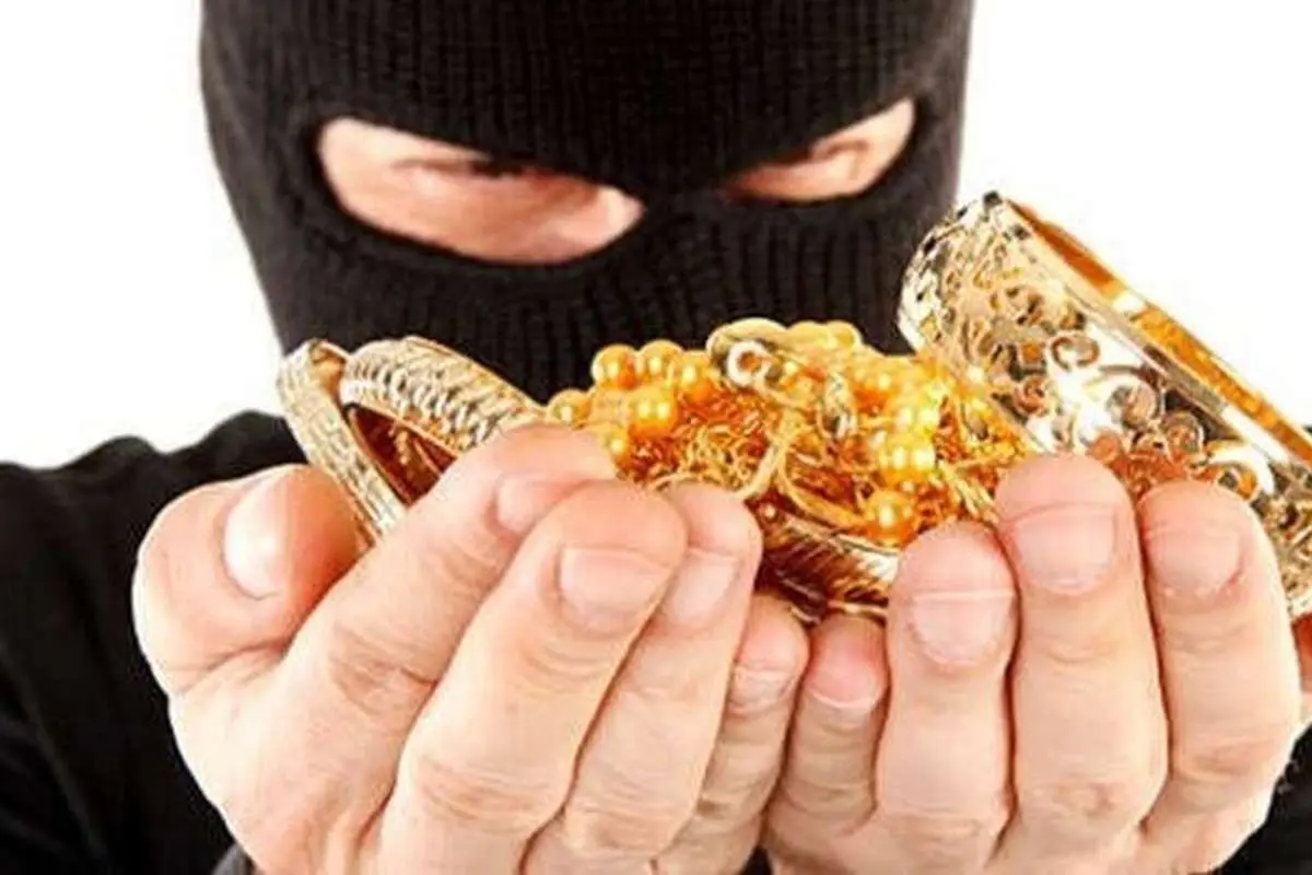 کسانی که عکس دزدان دزدی لباس پیرزنان/اموال گمشده را منتشر می کنند با پلیس تماس بگیرند