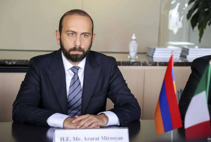 گفتگوی تلفنی سید عباس عراقچی با همتای ارمنی خود در خصوص تحولات ایران و منطقه 25 گفتگوی تلفنی سید عباس عراقچی با همتای ارمنی خود در خصوص تحولات ایران و منطقه