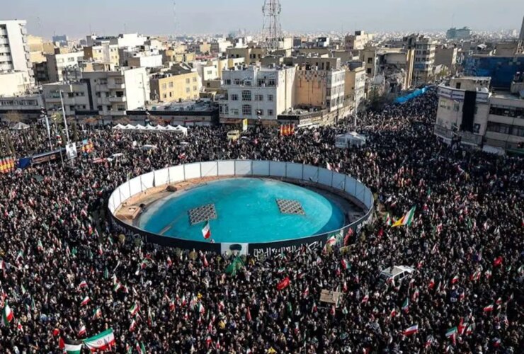 وفاداری مردم تهران به سومین رهبر انقلاب