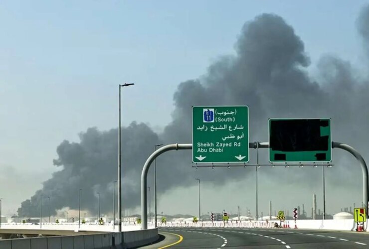 پالایشگاه الرویس در ابوظبی پس از حمله پهپاد به طور موقت تعطیل شد