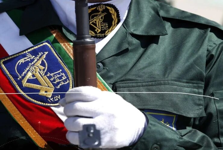 سپاه: ما فقط به تسلیم کامل دشمن فکر می کنیم