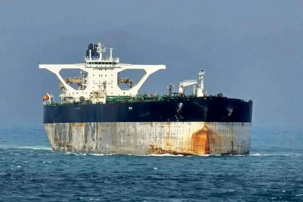 اکسیوس مدعی است: حداقل پنج کشتی باری در خلیج فارس هدف حملات ایران قرار گرفتند