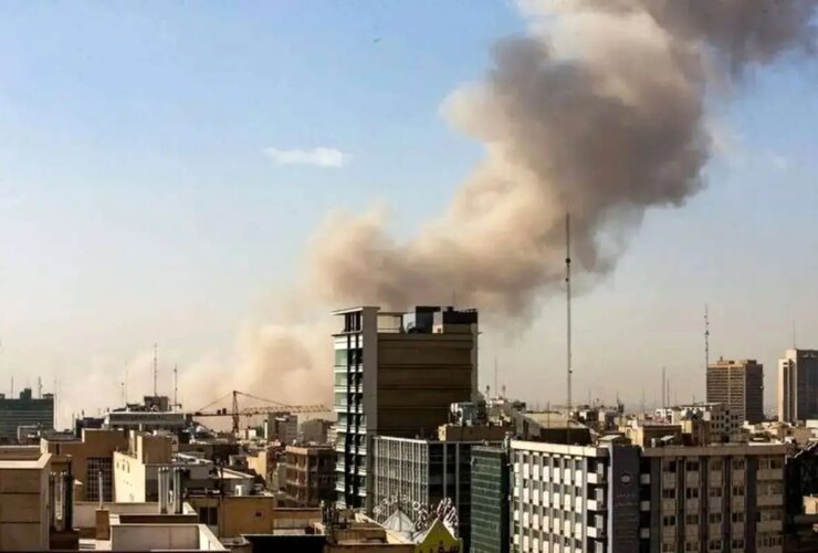 انفجارهای متعدد و پرواز جنگنده ها در تهران و کرج