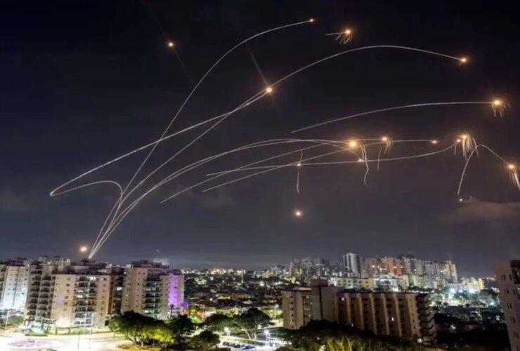 شات سینمایی از موشک در آسمان تل آویو 34 شات سینمایی از موشک در آسمان تل آویو