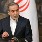 انتقاد تند عراقچی از رئیس جمهور فرانسه مایه تاسف است!