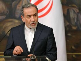 انتقاد تند عراقچی از رئیس جمهور فرانسه مایه تاسف است!