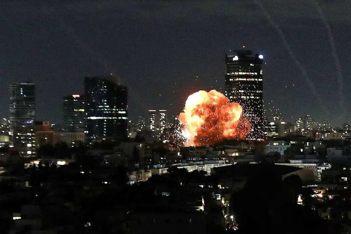 تصاویری از تل آویو پس از اصابت موشک