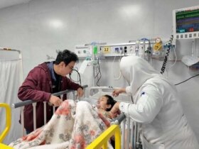 دیدار عموپورنگ از کودکان مجروح جنگ