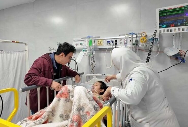 دیدار عموپورنگ از کودکان مجروح جنگ