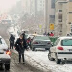 در تهران برف می بارد