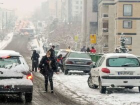 در تهران برف می بارد