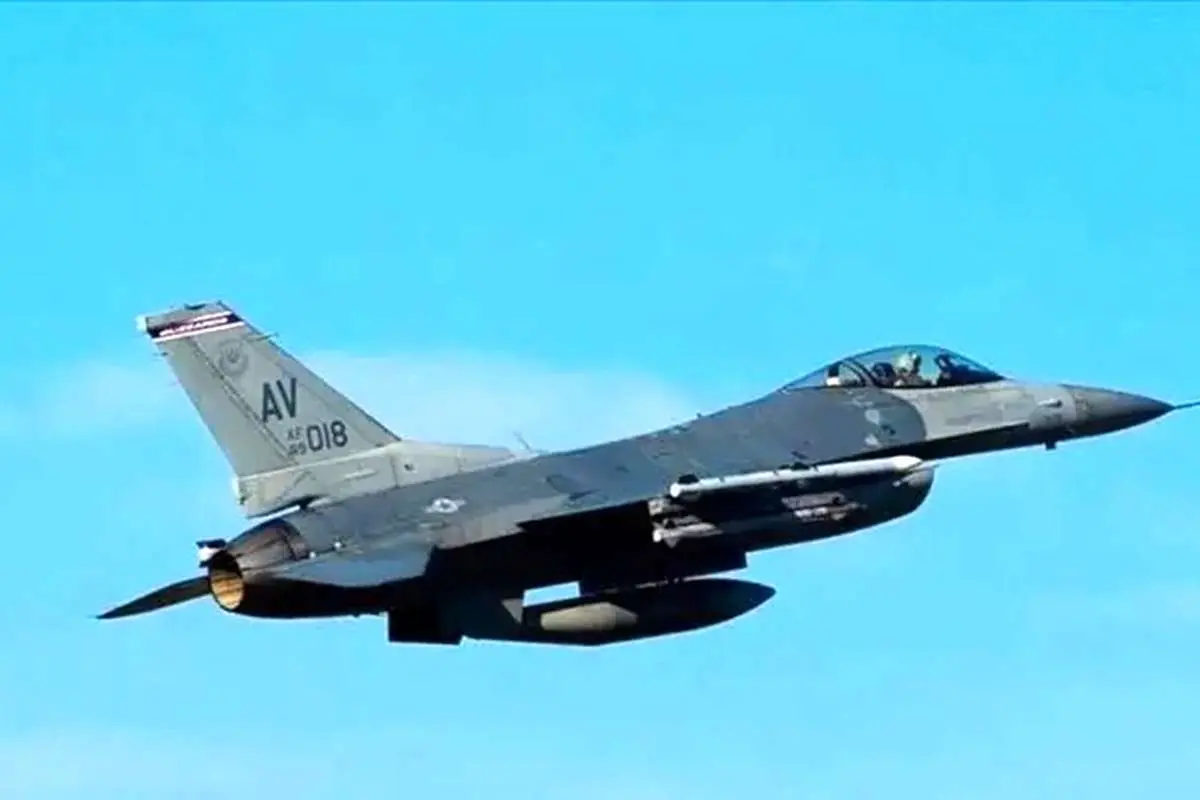 فرود اضطراری جنگنده اف 16 آمریکایی در عربستان سعودی