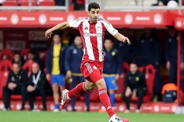 80 دقیقه بازی، بدون ضربه؛ مهدی طارمی و المپیاکوس کنار هم ایستاده اند