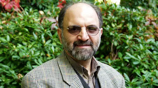 عبدالکریم سروش: صاعقه در روزهای سخت اصابت کرد 7 Suruş: İran'ı kurtarmak için halkın aydınları sahaya çıkmalı