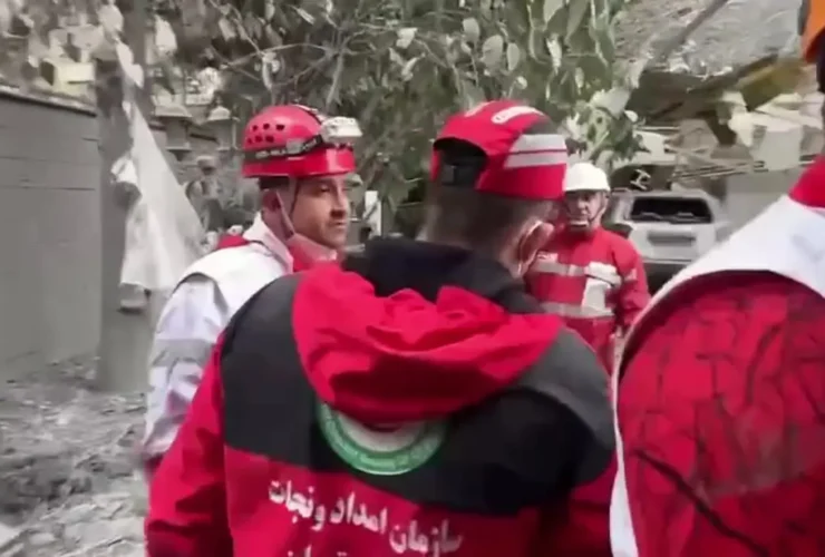 آواربرداری از یک منطقه مسکونی در تهران 13 آواربرداری از یک منطقه مسکونی در تهران