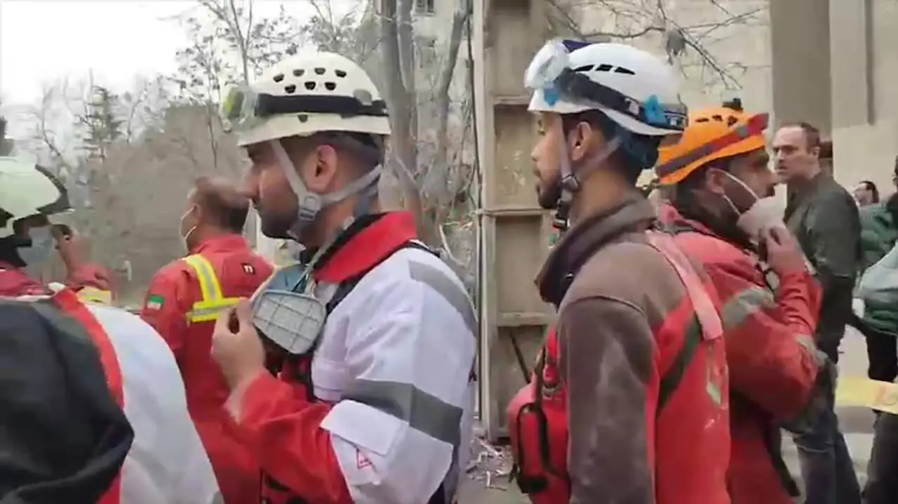 تخریب ساختمان 17 واحدی در تهران