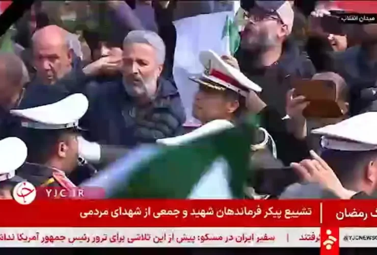 تشییع پیکر فرماندهان در میدان انقلاب