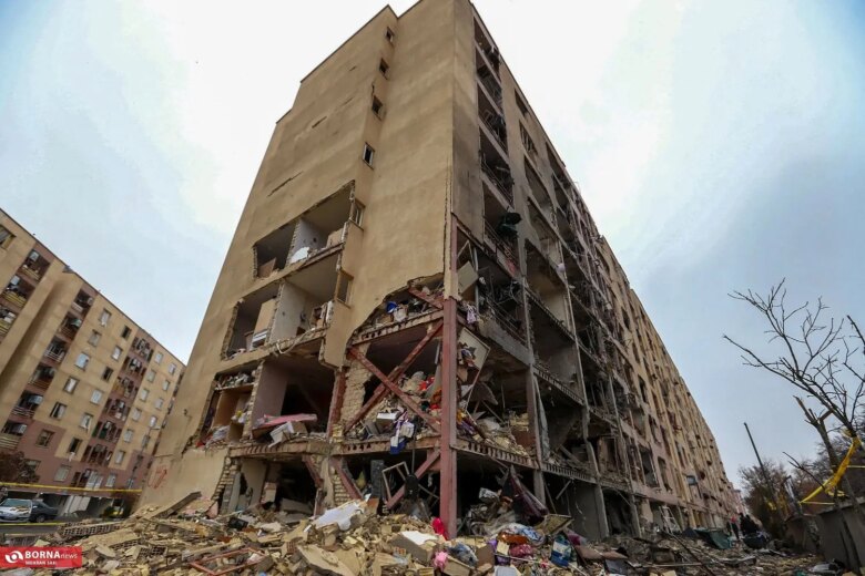 تصاویر; خسارات ناشی از حمله هوایی به مجتمع مسکونی در اراک