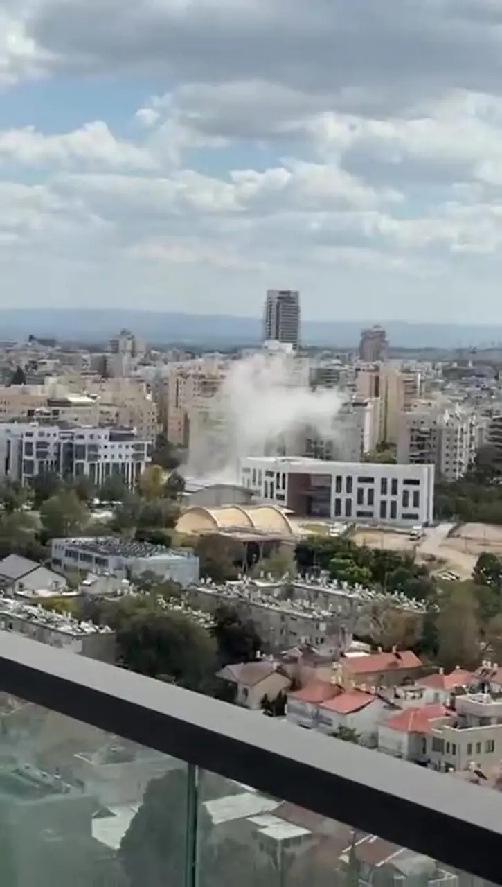 تصویر اصابت موشک به تل آویو 1 تصویر اصابت موشک به تل آویو