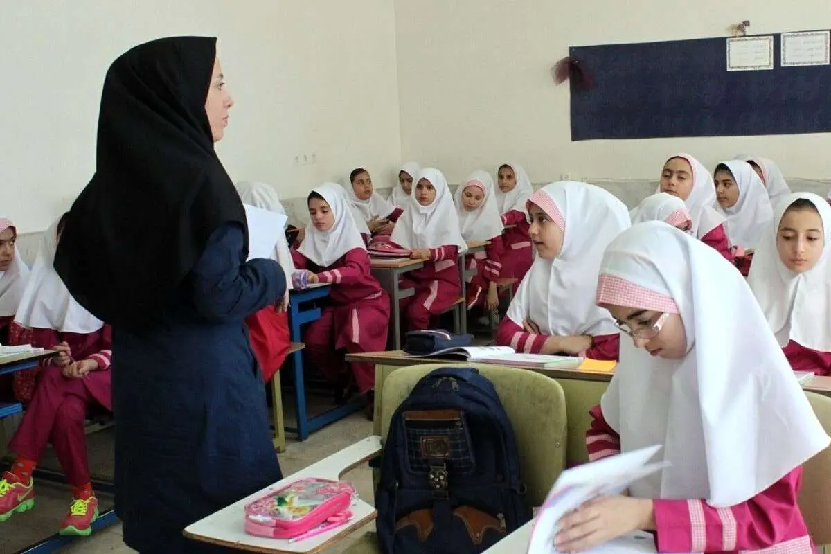 حقوق معلمان مدارس غیردولتی چگونه است؟