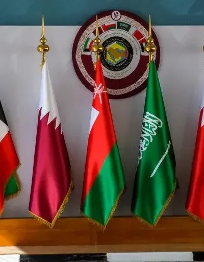 رویکرد دوگانه کشورهای عربی به حمله آمریکا و اسرائیل به ایران: عربستان سعودی و امارات علیه قطر و عمان