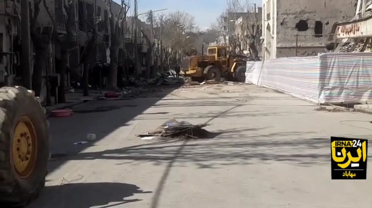 ساختمان هلال احمر و سینما تربیت مهاباد تخریب شد