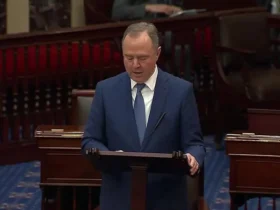 سناتور آمریکایی: باید قبل از گران شدن هزینه ها به جنگ با ایران پایان دهیم