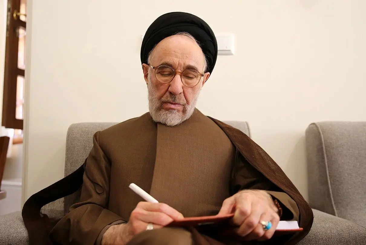 سید محمد خاتمی: شهادت رهبر معظم انقلاب جنایتی بزرگ و حادثه ای دردناک برای حال و آینده ایران است. 1 سید محمد خاتمی: شهادت رهبر معظم انقلاب جنایتی بزرگ و حادثه ای دردناک برای حال و آینده ایران است.