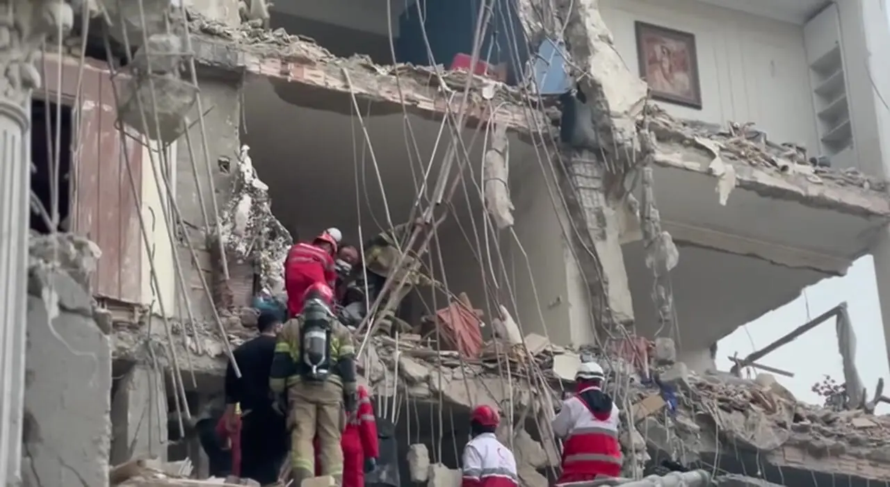 فیلمی از حمله هوایی به یک منطقه مسکونی در تهران