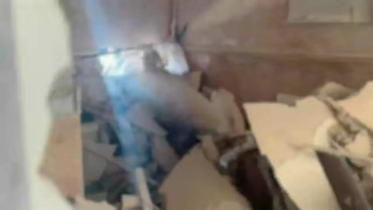 ماجرای موشک شکست خورده در وسط دیوار یک ساختمان مسکونی در تهران