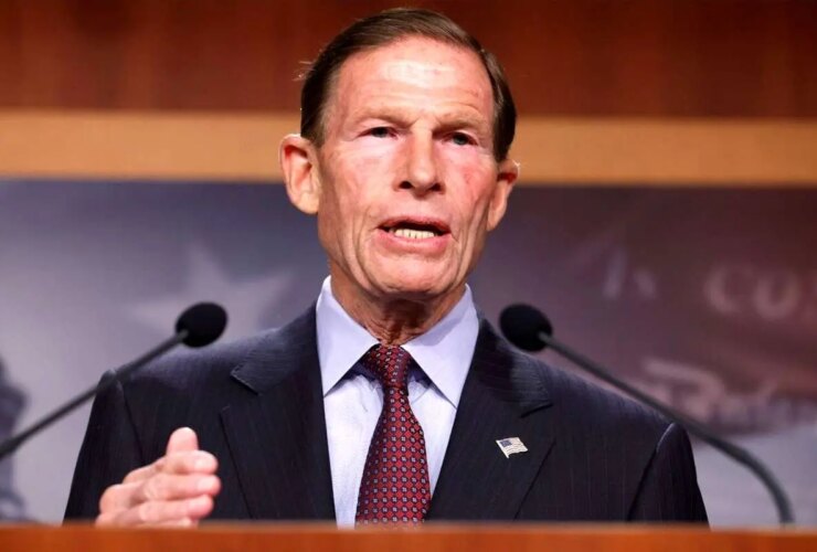 سناتور آمریکایی: جنگ در ایران به افزایش چشمگیر قیمت ها در آمریکا منجر شده است