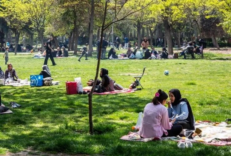 تصاویر: سیزده بدر در سایه جنگ