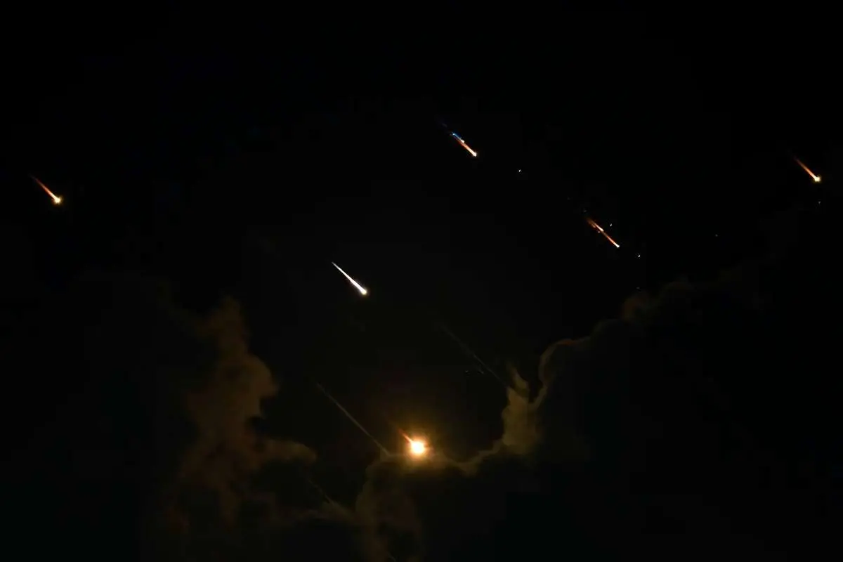 سپاه پاسداران: مراکز توزیع نیرو و شرکت های صنعتی- نظامی هدف قرار گرفتند